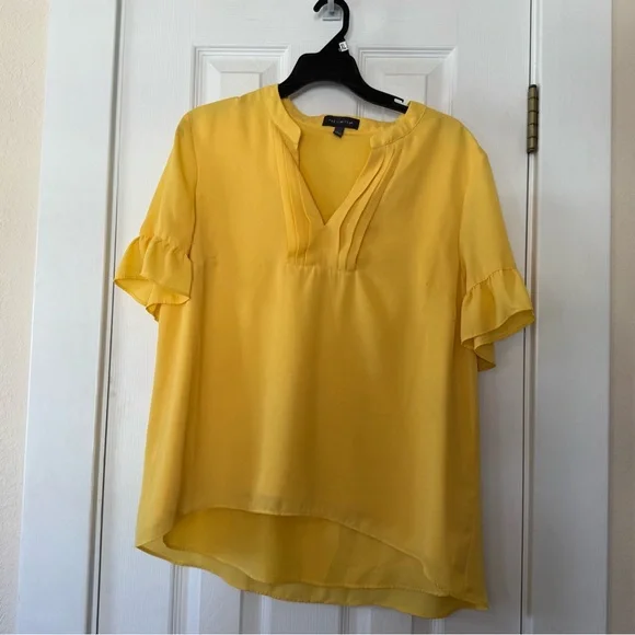 THE LIMITED Yellow Blouse Size Large Ruffle Sleeve V-Neck Pleated Front Top - Picture 2 of 7
